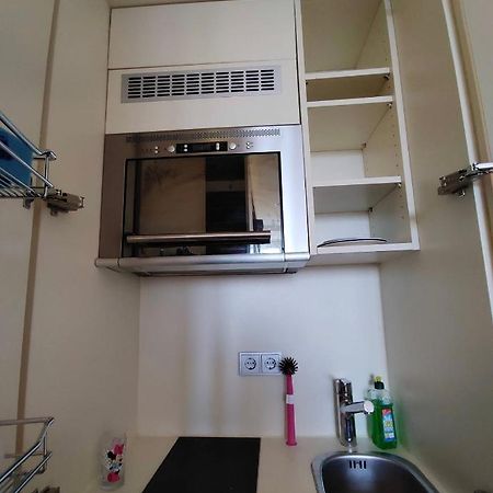 Sharing Studio Apartment With Me Мюнхен Екстериор снимка