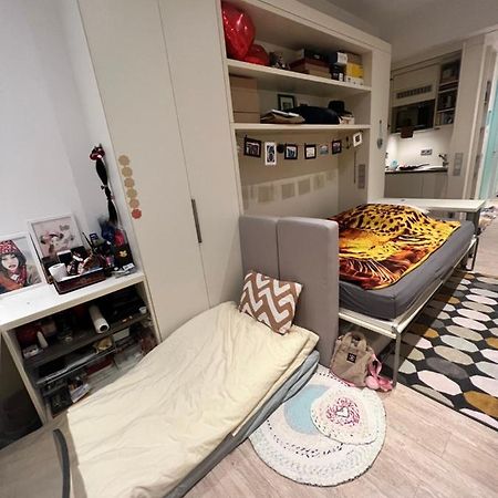 Sharing Studio Apartment With Me Мюнхен Екстериор снимка
