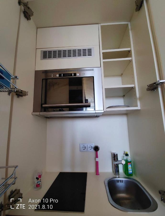 Sharing Studio Apartment With Me Мюнхен Екстериор снимка