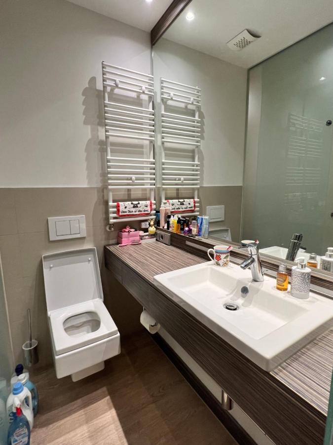 Sharing Studio Apartment With Me Мюнхен Екстериор снимка